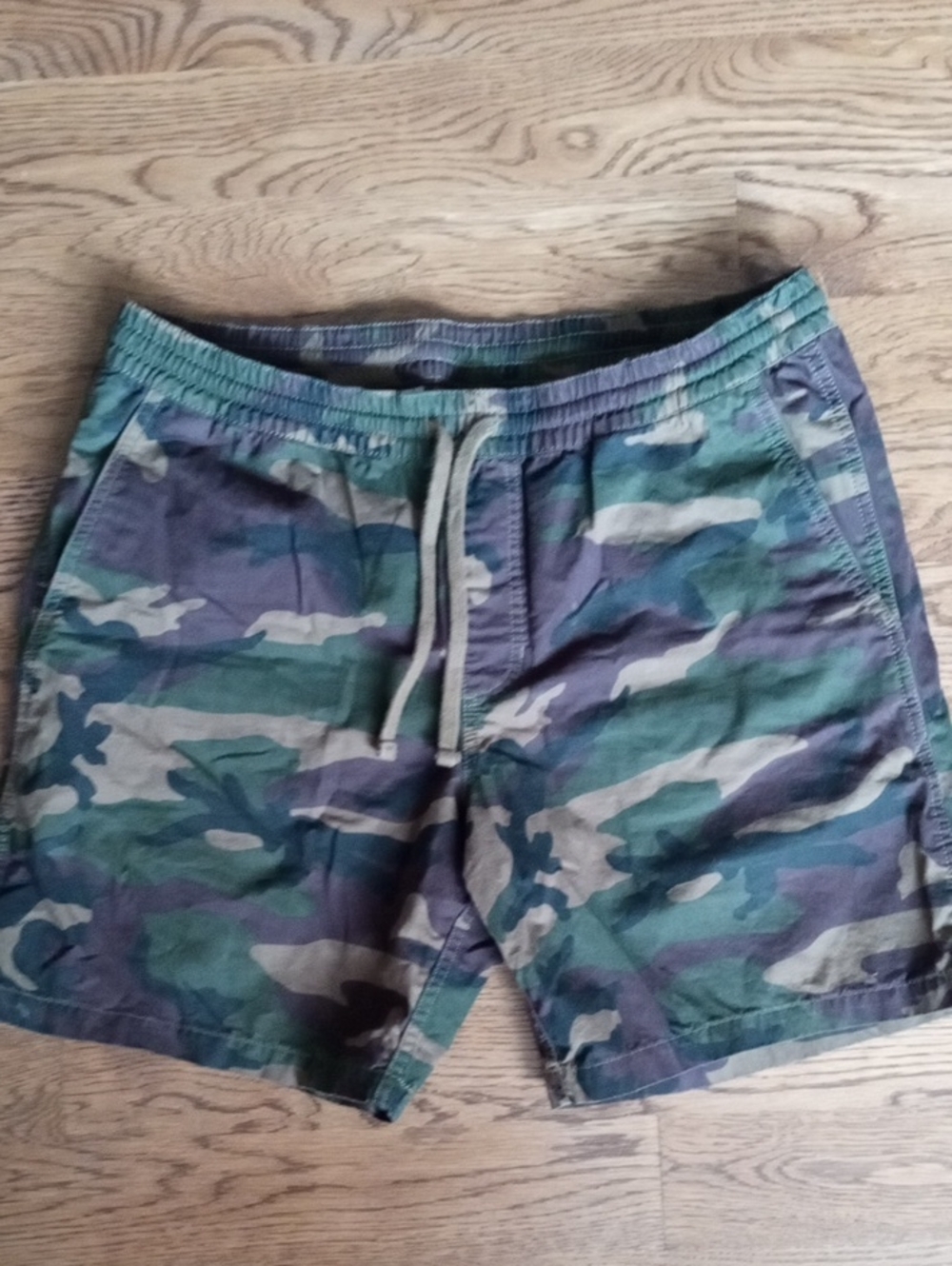 Vans Men's Camo-Print Elastic Waist Shorts in Olive and Brown